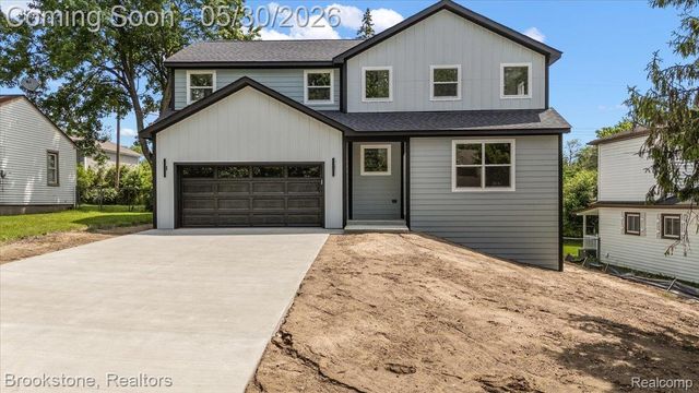 1085 Tecumseh Avenue, Waterford Charter Township, MI 48327