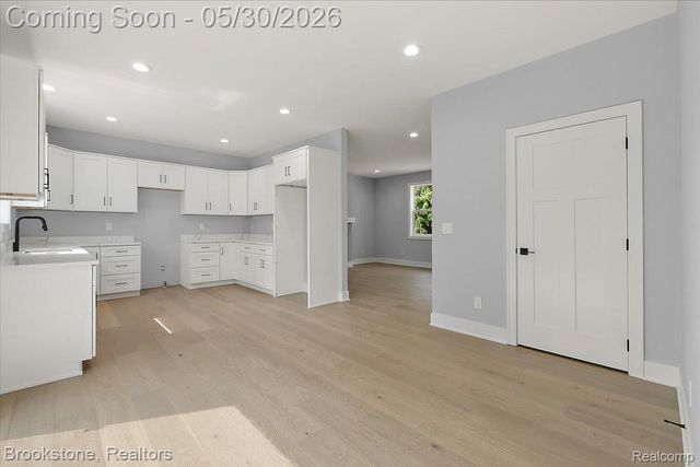 1085 Tecumseh Avenue, Waterford Charter Township, MI 48327