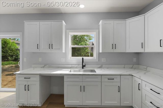 1085 Tecumseh Avenue, Waterford Charter Township, MI 48327