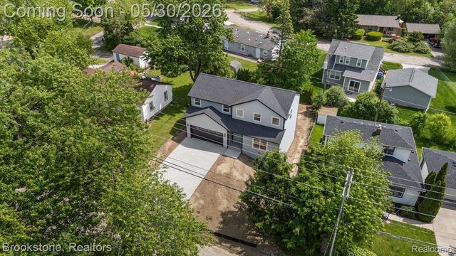 1085 Tecumseh Avenue, Waterford Charter Township, MI 48327