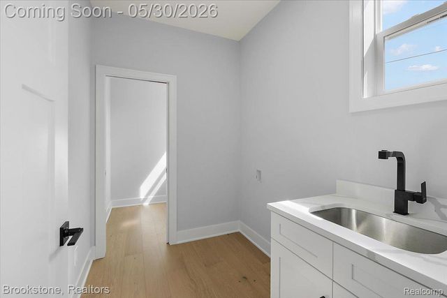 1085 Tecumseh Avenue, Waterford Charter Township, MI 48327