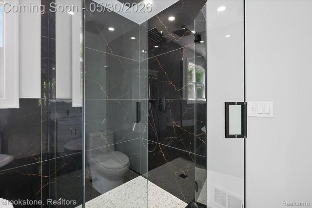 1085 Tecumseh Avenue, Waterford Charter Township, MI 48327