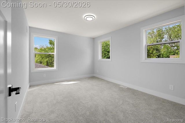 1085 Tecumseh Avenue, Waterford Charter Township, MI 48327