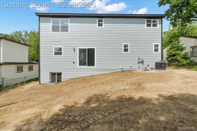1085 Tecumseh Avenue, Waterford Charter Township, MI 48327