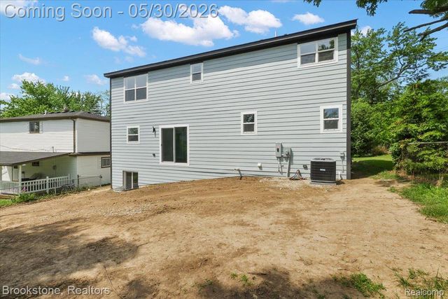 1085 Tecumseh Avenue, Waterford Charter Township, MI 48327