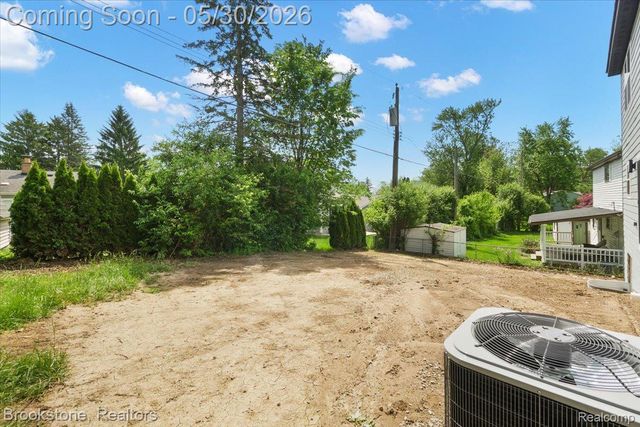 1085 Tecumseh Avenue, Waterford Charter Township, MI 48327
