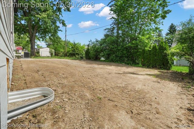 1085 Tecumseh Avenue, Waterford Charter Township, MI 48327