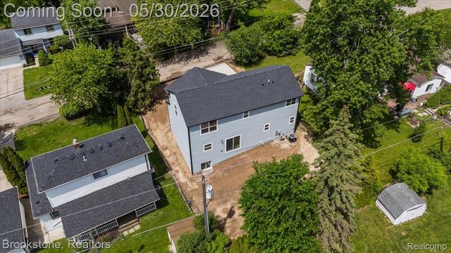 1085 Tecumseh Avenue, Waterford Charter Township, MI 48327