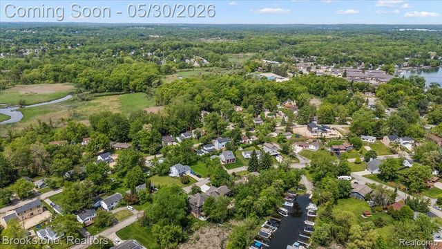 1085 Tecumseh Avenue, Waterford Charter Township, MI 48327
