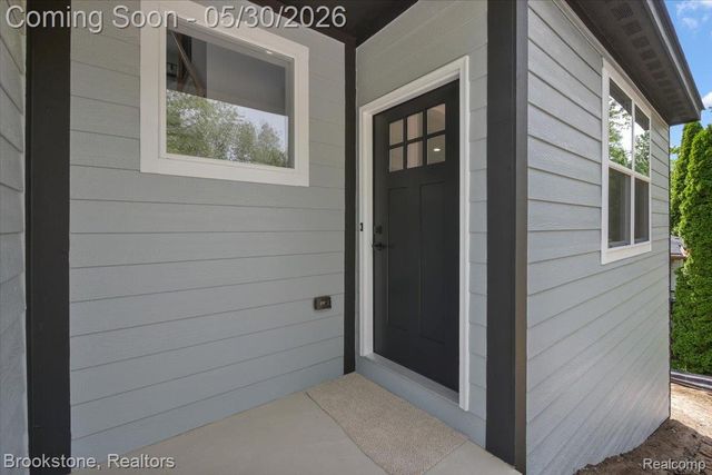 1085 Tecumseh Avenue, Waterford Charter Township, MI 48327