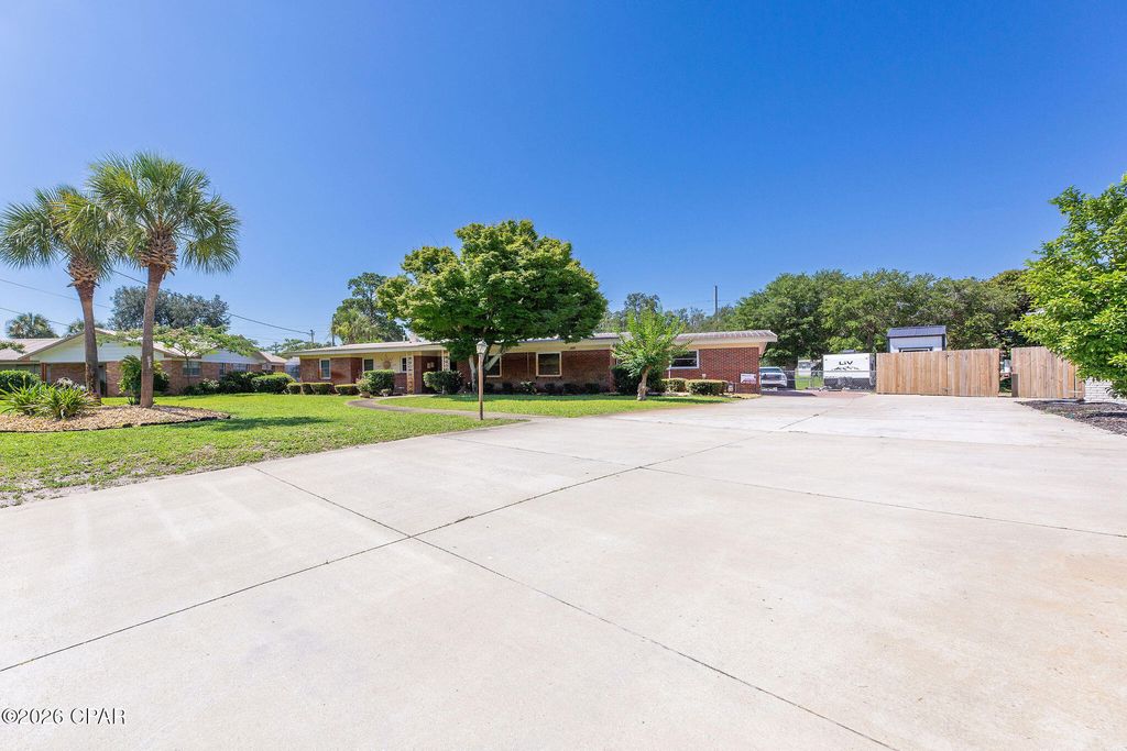 Image 4 of property listing at 405 Bay Shore Drive, Panama City Beach, FL 32407