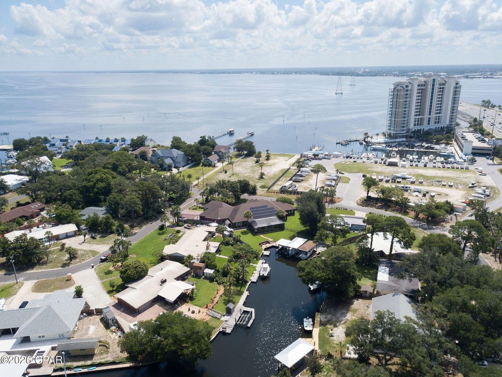 Image 40 of property listing at 405 Bay Shore Drive, Panama City Beach, FL 32407