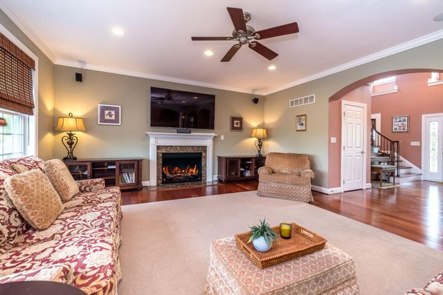 25 BRIDGETOWN PIKE, Feasterville Trevose, PA 19053