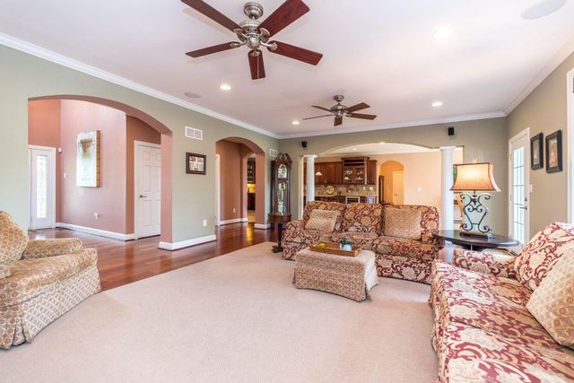 25 BRIDGETOWN PIKE, Feasterville Trevose, PA 19053