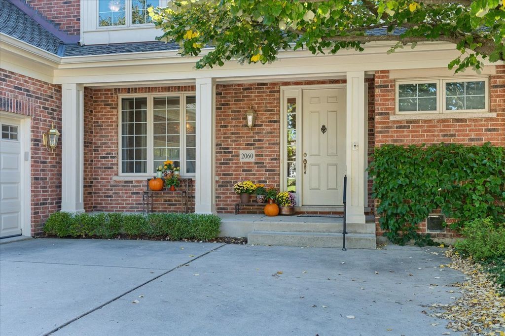 2060 Claridge Court, Northbrook, IL 60062 — photo 2