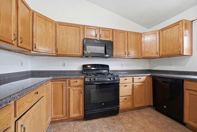 2211 Candlewick Drive SE, Poplar Grove, IL 61065