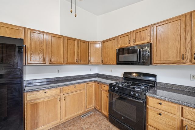 2211 Candlewick Drive SE, Poplar Grove, IL 61065