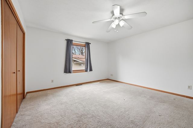 2211 Candlewick Drive SE, Poplar Grove, IL 61065