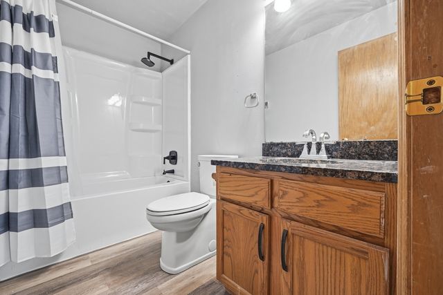 2211 Candlewick Drive SE, Poplar Grove, IL 61065