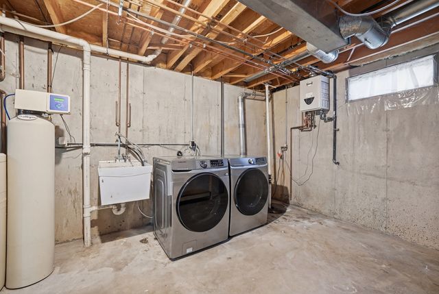 2211 Candlewick Drive SE, Poplar Grove, IL 61065