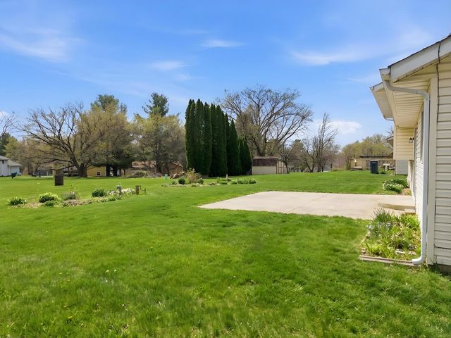 2211 Candlewick Drive SE, Poplar Grove, IL 61065