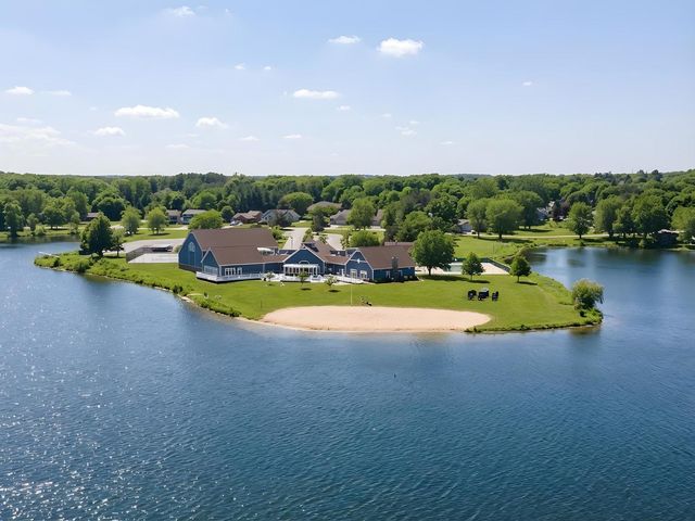 2211 Candlewick Drive SE, Poplar Grove, IL 61065