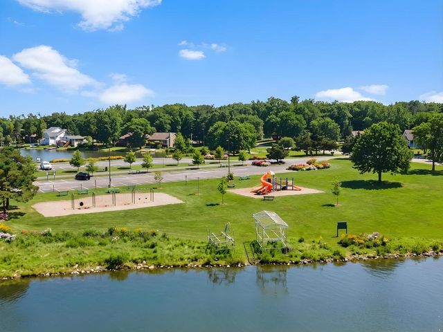 2211 Candlewick Drive SE, Poplar Grove, IL 61065