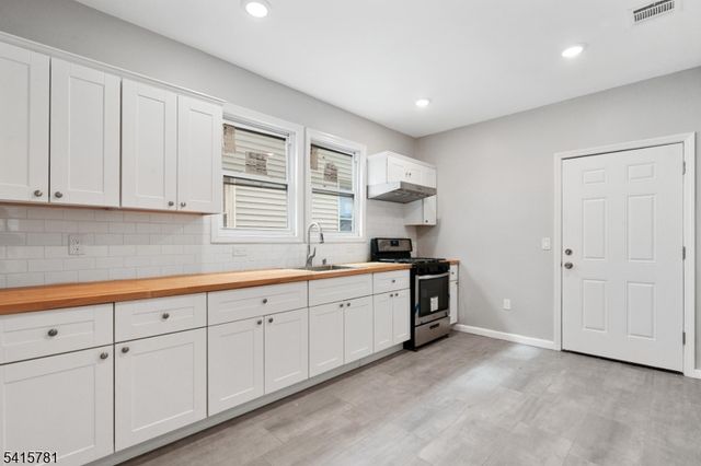 543 N Grove St, East Orange City, NJ 07017