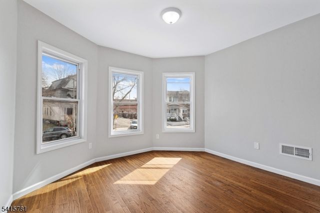 543 N Grove St, East Orange City, NJ 07017