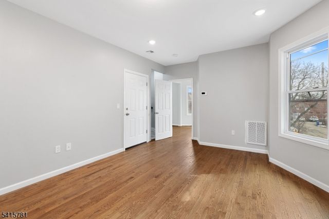 543 N Grove St, East Orange City, NJ 07017