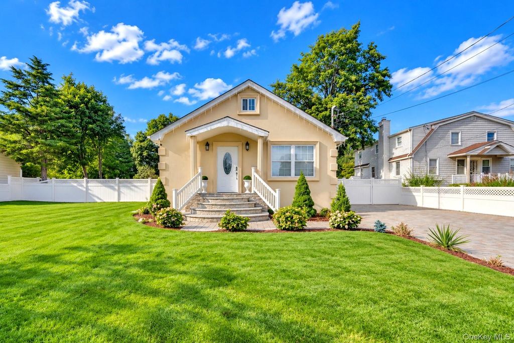 45 Matthews Avenue, West Babylon, NY 11704 — exterior