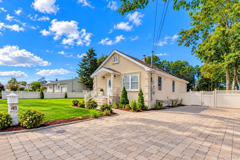 45 Matthews Avenue, West Babylon, NY 11704 — photo 2