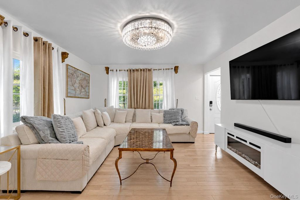 45 Matthews Avenue, West Babylon, NY 11704 — photo 3