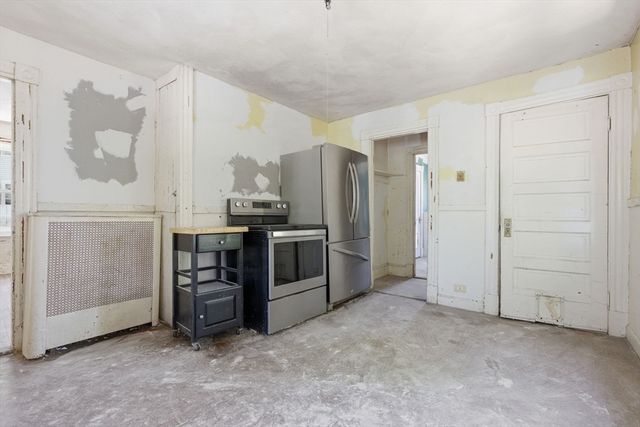 96 Union St, Holbrook, MA 02343