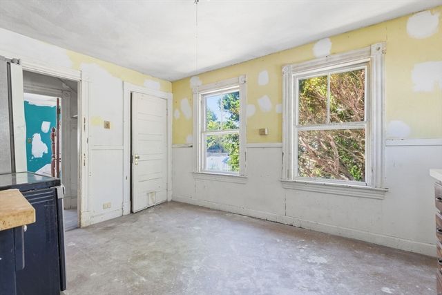 96 Union St, Holbrook, MA 02343