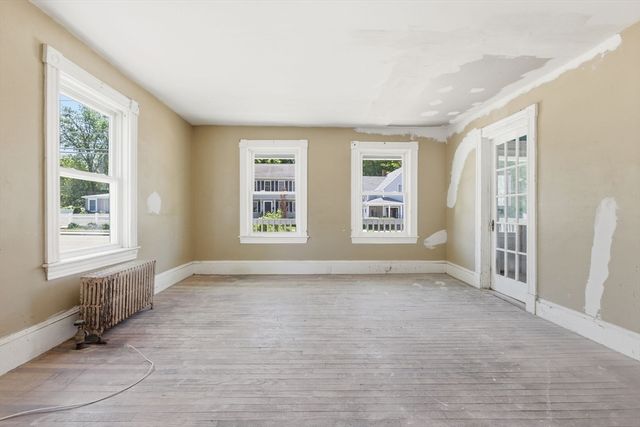 96 Union St, Holbrook, MA 02343