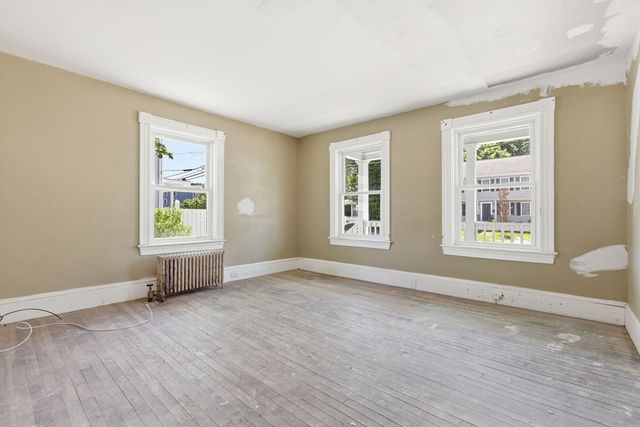 96 Union St, Holbrook, MA 02343