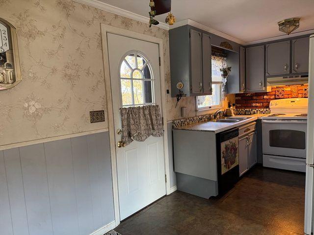 19 Rice Rd, Millbury, MA 01527