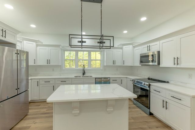 22 E Golden Island, Nancy, KY 42544