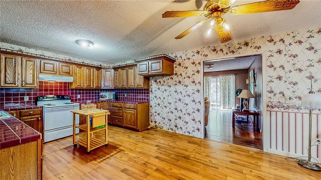 12214 Kenneth Price Road, Springdale, AR 72762