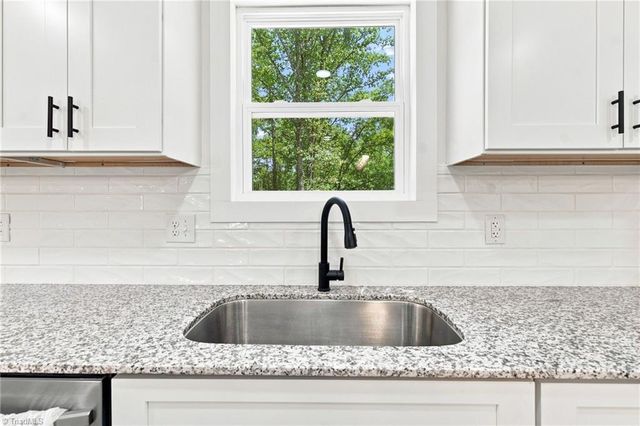 5612 Murray Road, Winston-salem, NC 27106