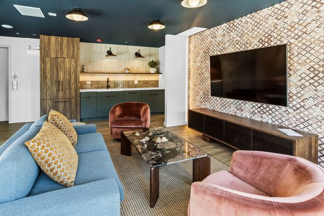 1550 W Monroe Street 306, Chicago, IL 60607