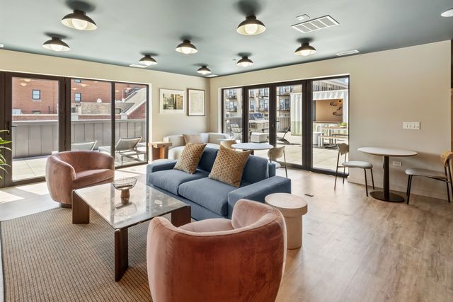 1550 W Monroe Street 306, Chicago, IL 60607