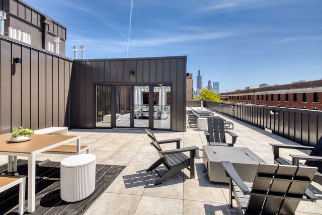 1550 W Monroe Street 306, Chicago, IL 60607