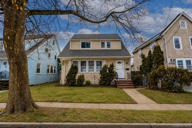 52 Park Avenue, Williston Park, NY 11596