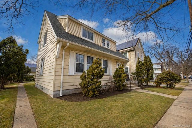 52 Park Avenue, Williston Park, NY 11596