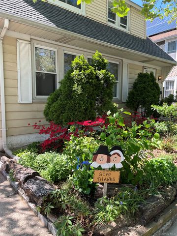 52 Park Avenue, Williston Park, NY 11596