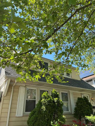 52 Park Avenue, Williston Park, NY 11596