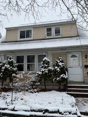 52 Park Avenue, Williston Park, NY 11596