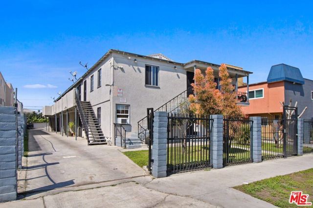 6339 10th Avenue, Los Angeles, CA 90043